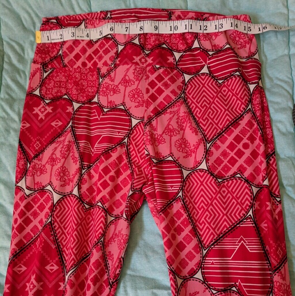 LuLaRoe Heart Tall & Curvy Leggings - Picture 7 of 8